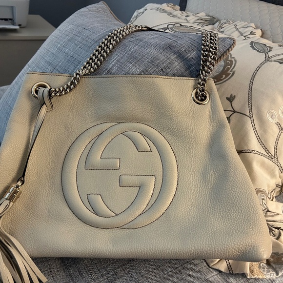 Gucci Handbags - Gucci White Leather Soho Chain Tote